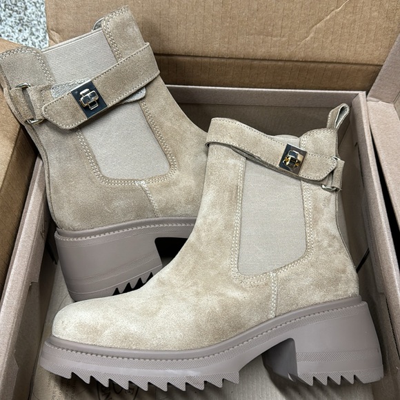 Steve Madden Gates Boots - Picture 2 of 6